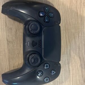 Black ps5 controller